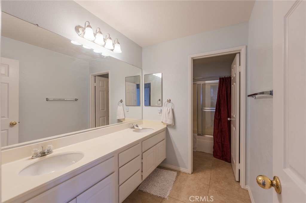 32914 Willow Bay Road Wildomar, CA 92595 - Photo 27 of 36 Upstairs bathroom