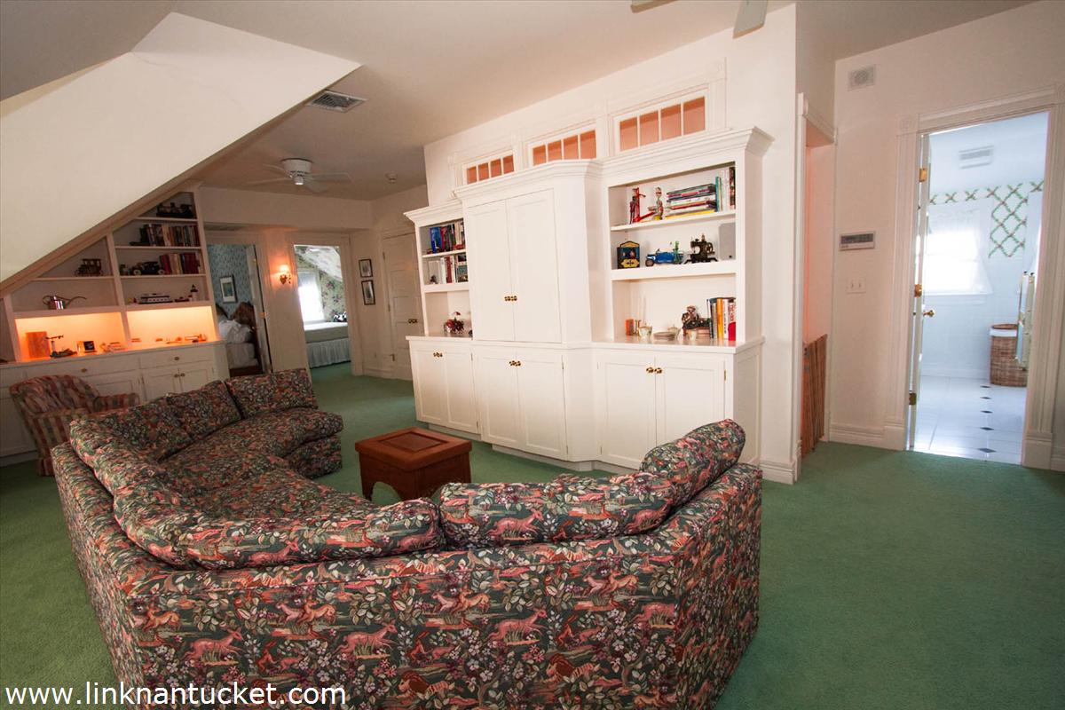 27 Cliff Road Nantucket, MA 02554 - Photo 22 of 32 a living room with furniture