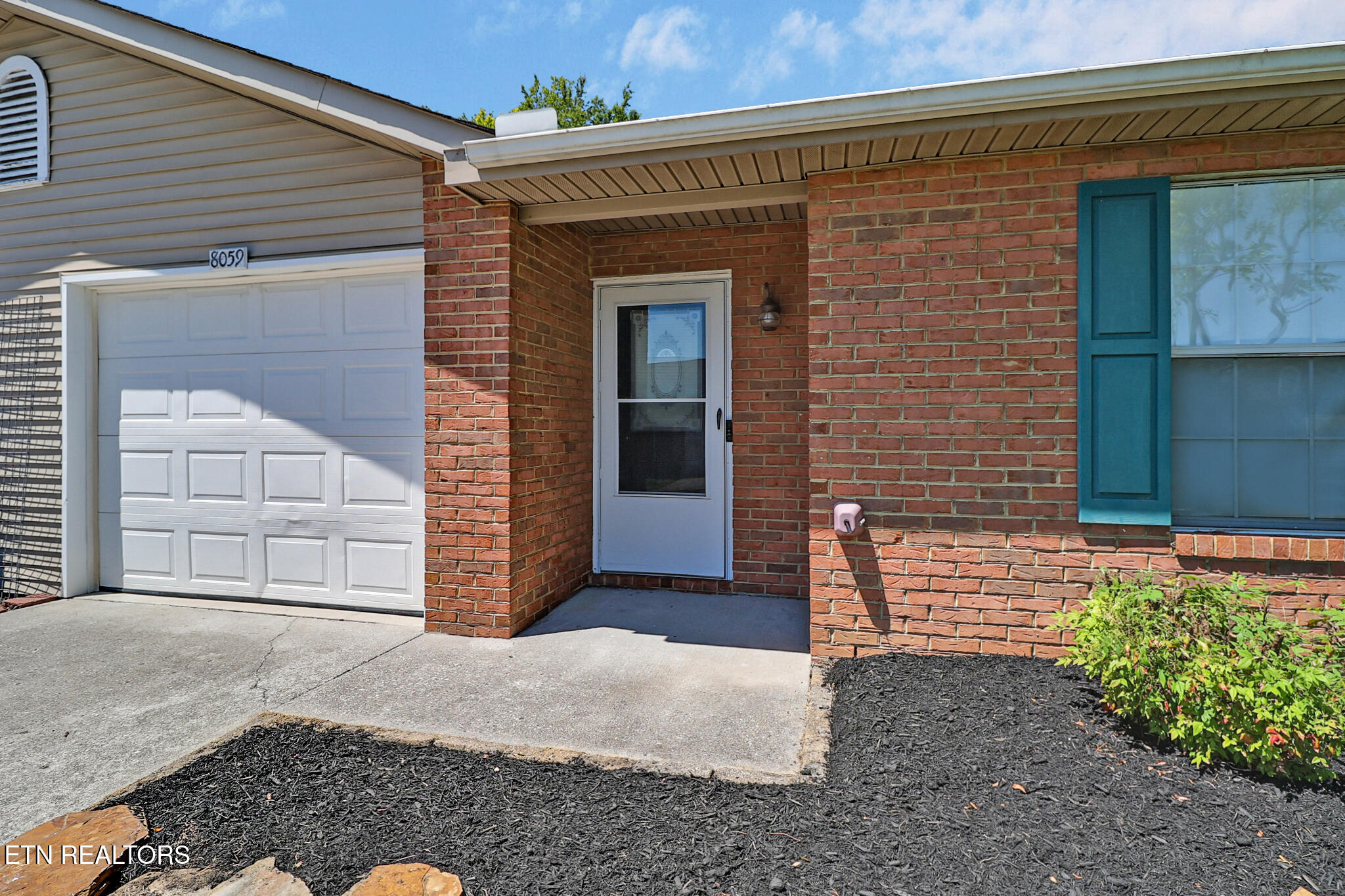 8059 Intervale Way Powell, TN 37849 - Photo 4 of 32 n44a1198-n44a1202