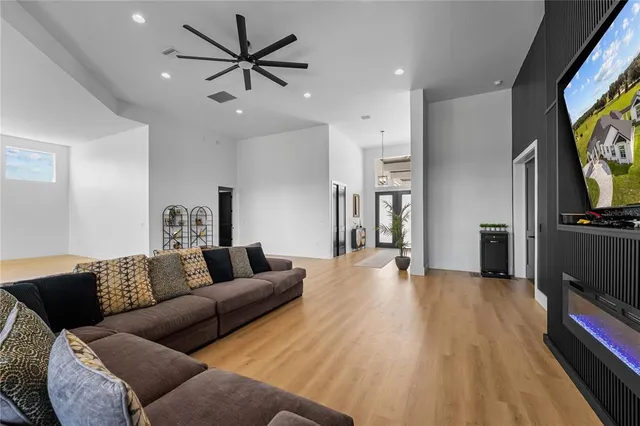 $1,650,000 | 18800 Groves Drive, Groveland, FL 34736