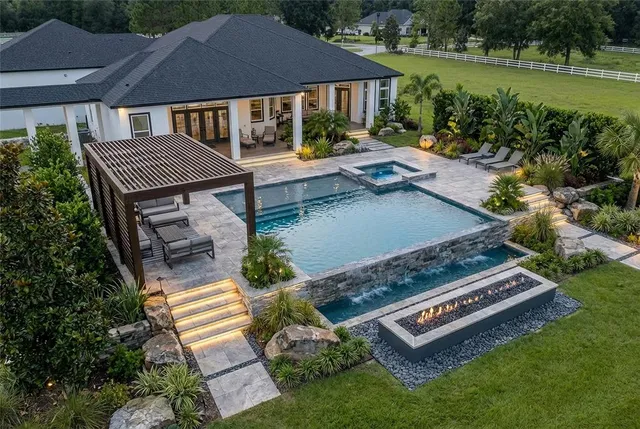$1,650,000 | 18800 Groves Drive, Groveland, FL 34736