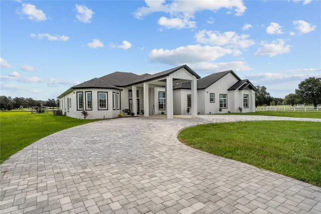 $1,650,000 | 18800 Groves Drive, Groveland, FL 34736