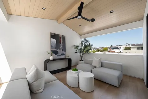 $2,995,000 | 518 Poinsettia Avenue, Unit B, Corona del Mar, CA 92625