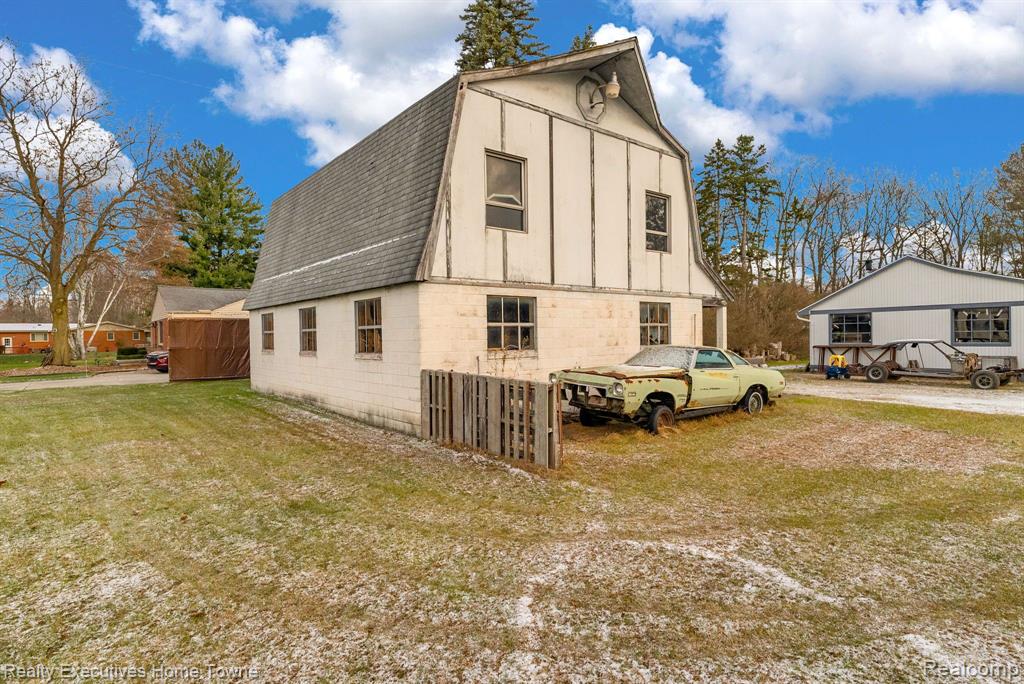 2155 Arlington Road Columbus, MI 48063 - Photo 15 of 59