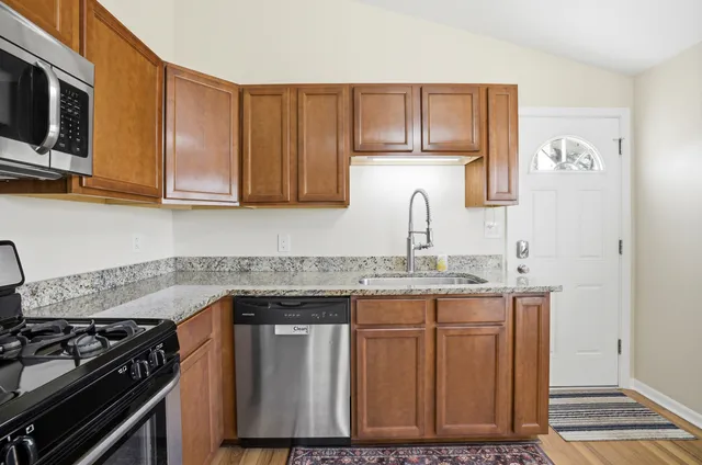 $399,900 | 429 Lauren Lane, Buffalo Grove, IL 60089