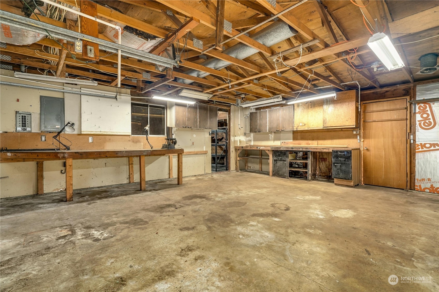 17316 North Road Bothell, WA 98012 - Photo 19 of 32 a view of a big room with an empty space