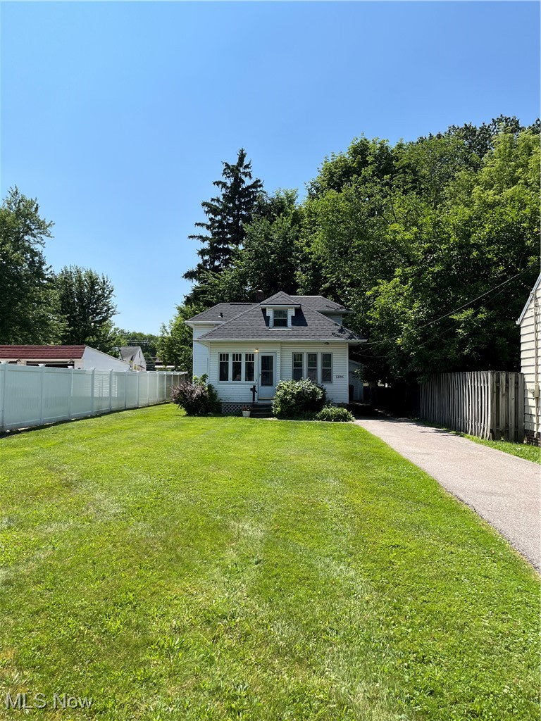 1386 Sunset Road Cleveland, OH 44124 - Photo 1 of 28 View of front of house with driveway