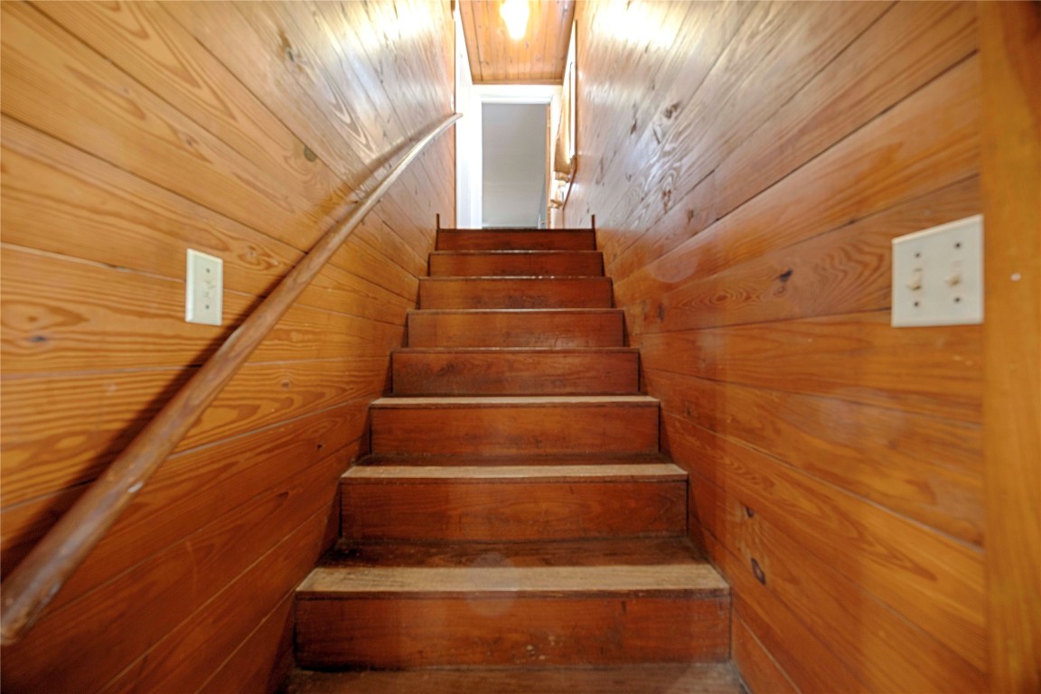 309 Anderson Street Schulenburg, TX 78956 - Photo 16 of 19 a view of entryway