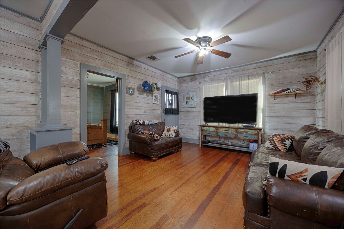 309 Anderson Street Schulenburg, TX 78956 - Photo 4 of 19 a living room with furniture and a flat screen tv