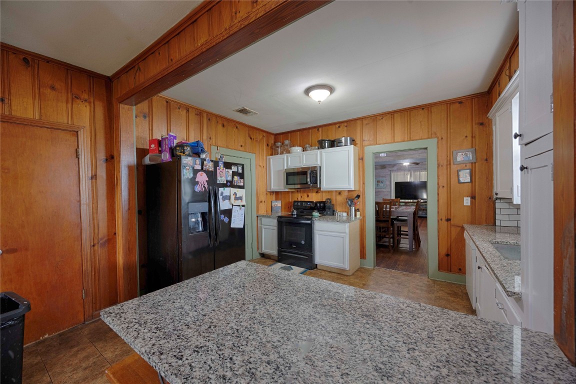 309 Anderson Street Schulenburg, TX 78956 - Photo 9 of 19 a kitchen with refrigerator and window