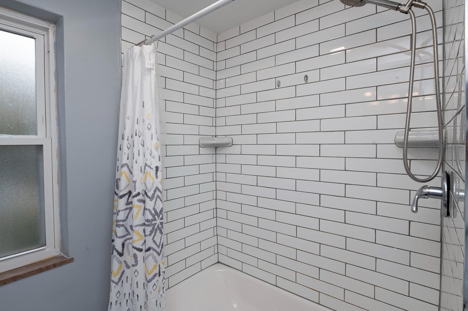 528 Roebling Road Cincinnati, OH 45238 - Photo 20 of 29
