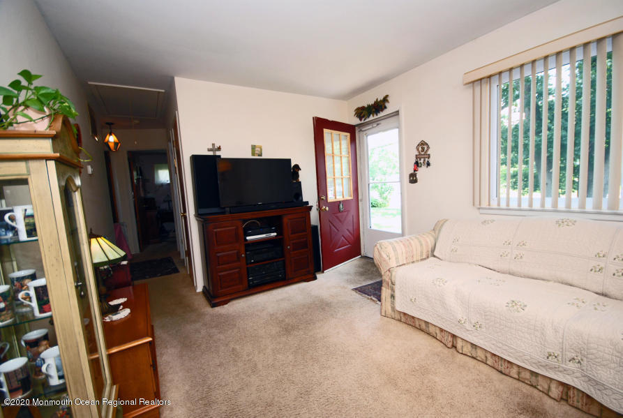 332 Aldrich Road Howell, NJ 07731 - Photo 7 of 22 33