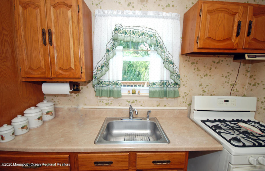 332 Aldrich Road Howell, NJ 07731 - Photo 10 of 22 36