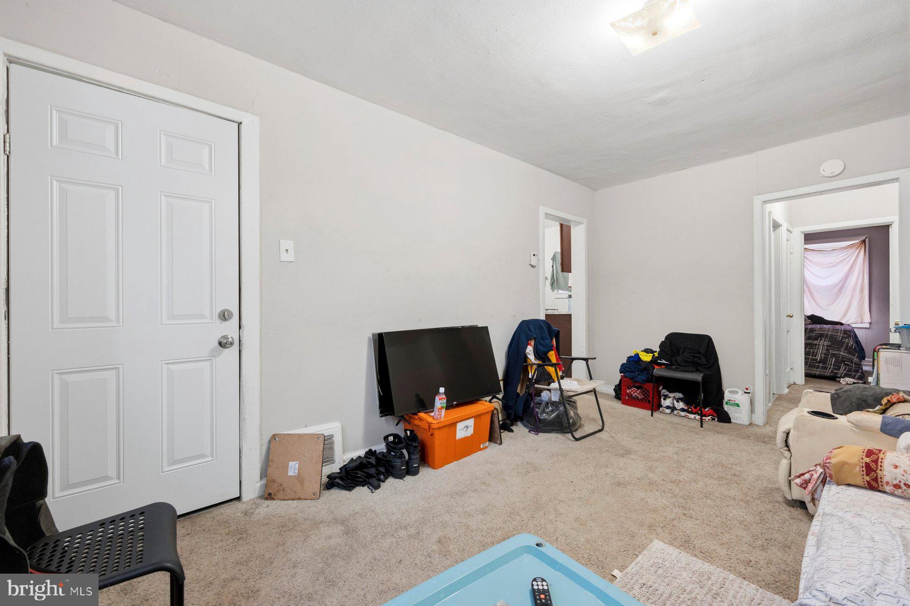 923 1st Street Baltimore, MD 21225 - Photo 5 of 32 a room with gym equipment