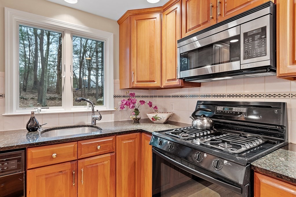 11 Robinwood Road Acton, MA 01720 - Photo 6 of 38 Gallery Image 6