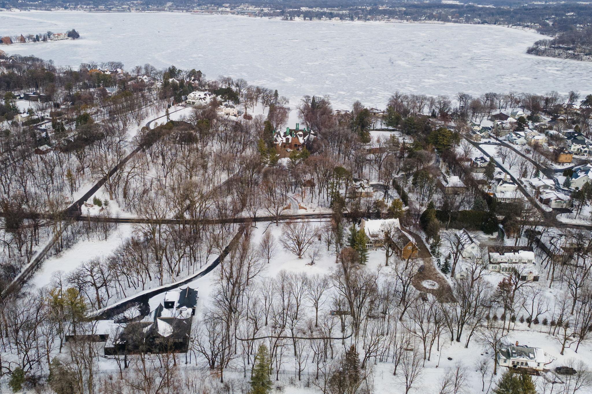 17945 Breezy Point Road Wayzata, MN 55391 - Photo 3 of 17