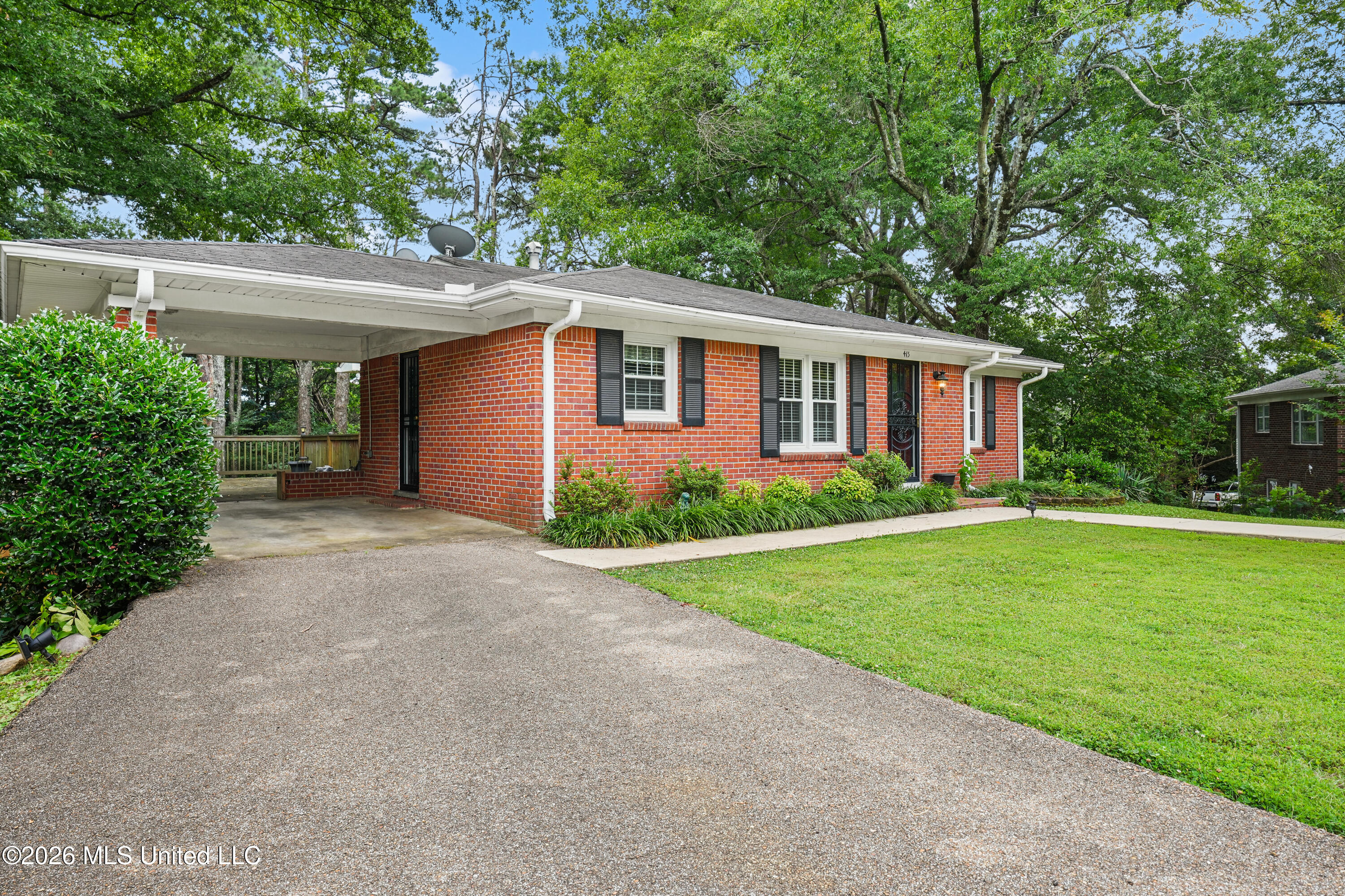 415 Hamilton Street Holly Springs, MS 38635 - Photo 2 of 23 DSC08327