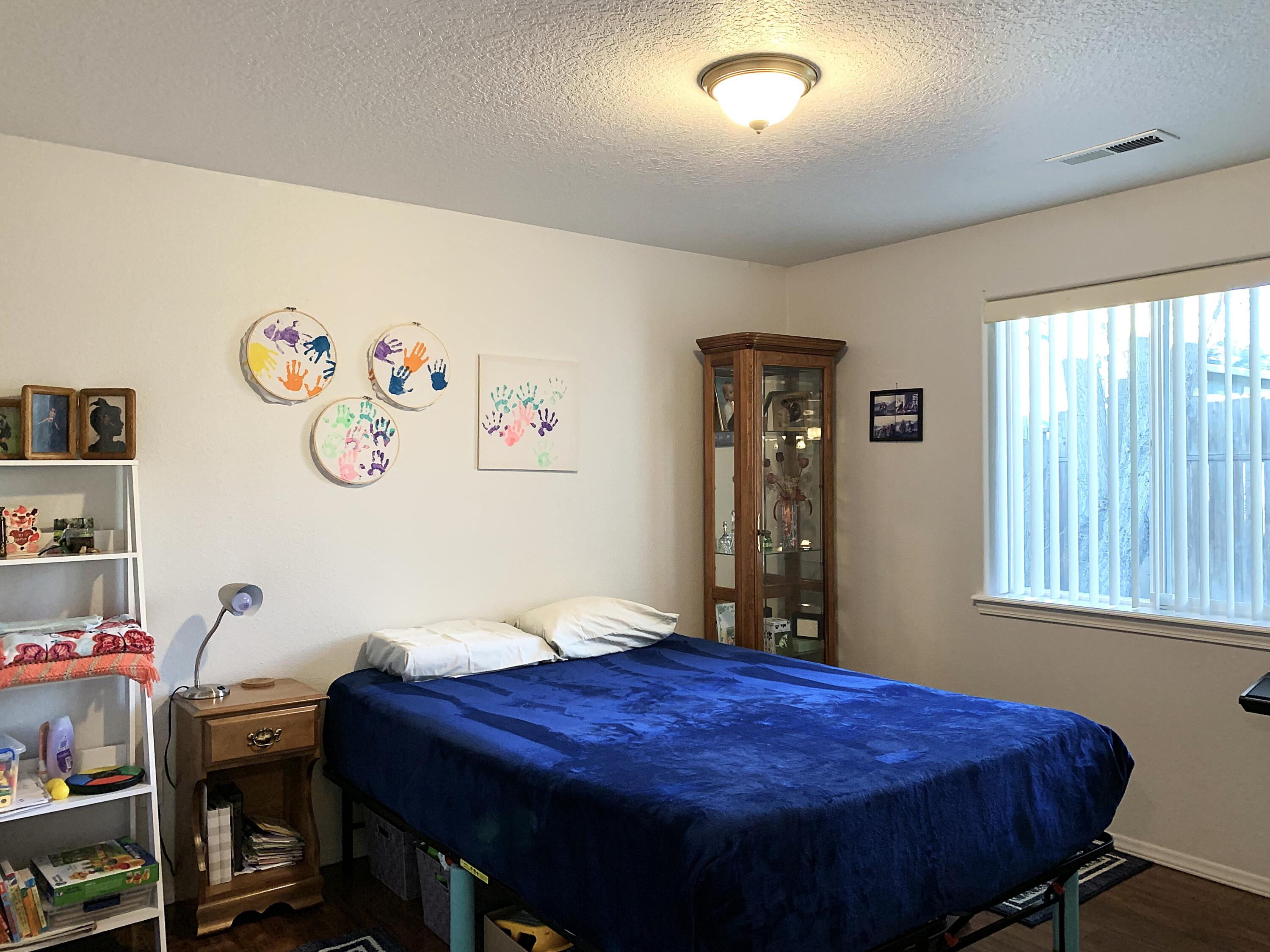 1237 Pheasant Way Central Point, OR 97502 - Photo 16 of 22 Guest Bedroom