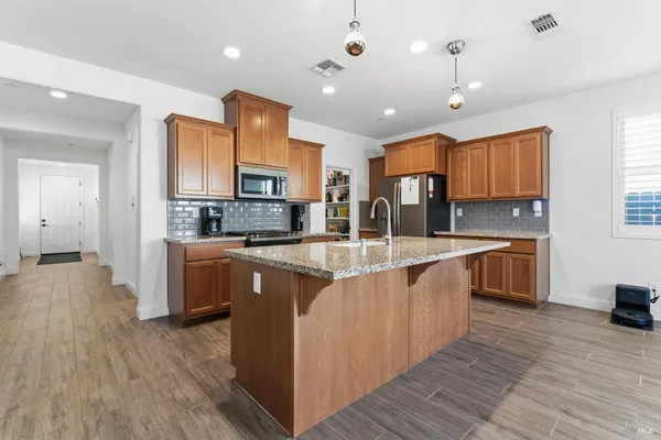 $637,000 | 355 Marigold Drive, Vacaville, CA 95687