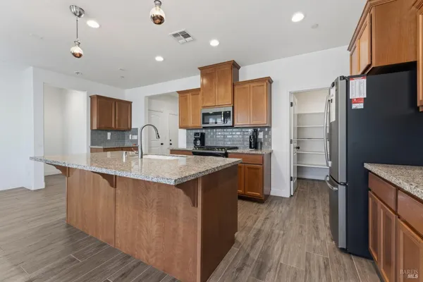 $637,000 | 355 Marigold Drive, Vacaville, CA 95687