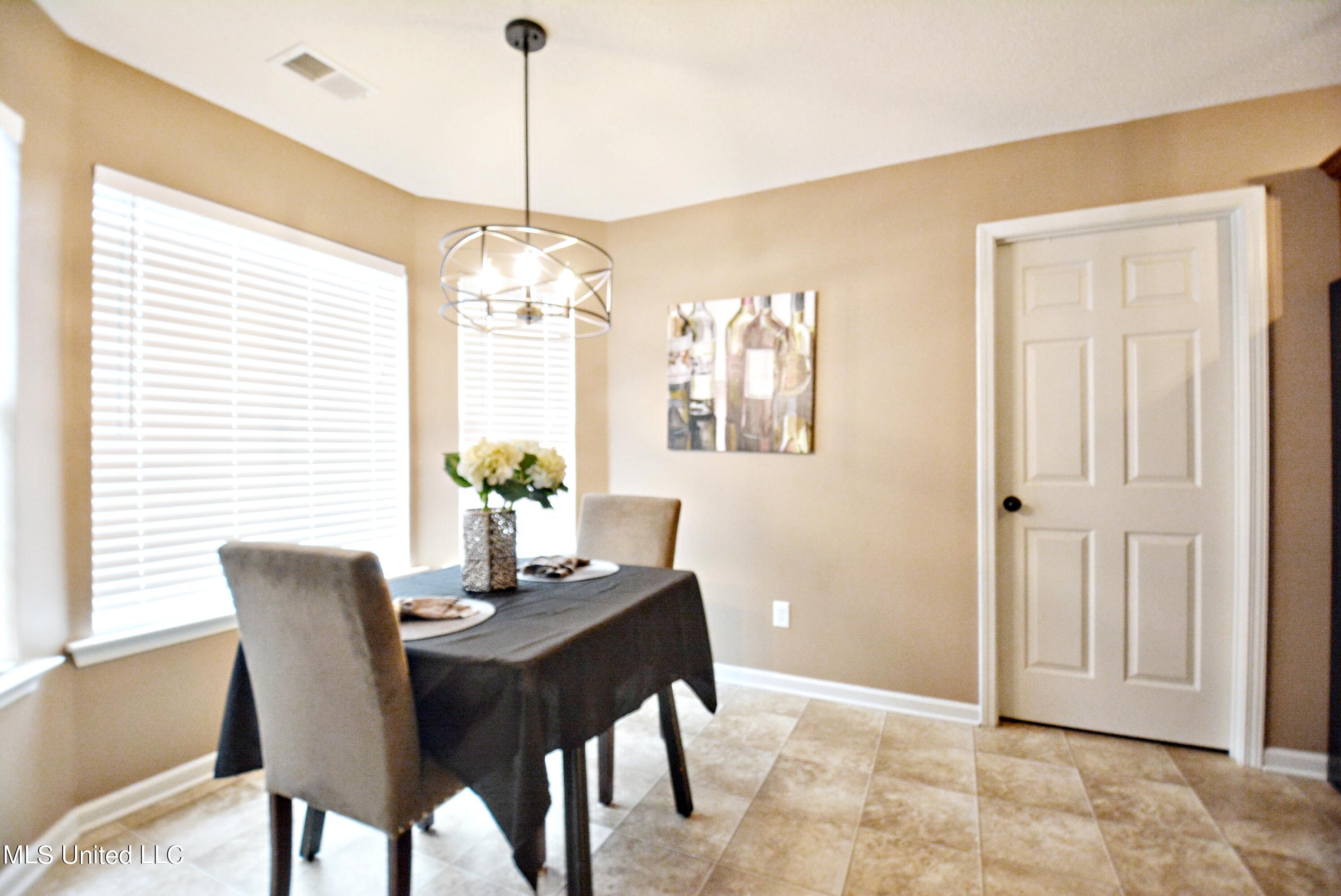 383 East Oak Grove Road Hernando, MS 38632 - Photo 8 of 19 Dining Area
