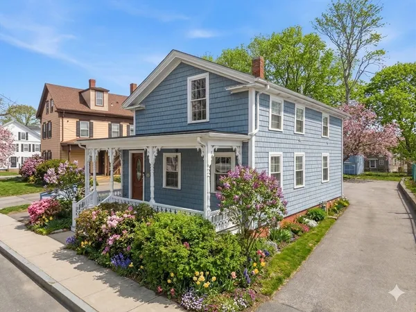 $450,000 | 17 School Street, Middleboro, MA 02346