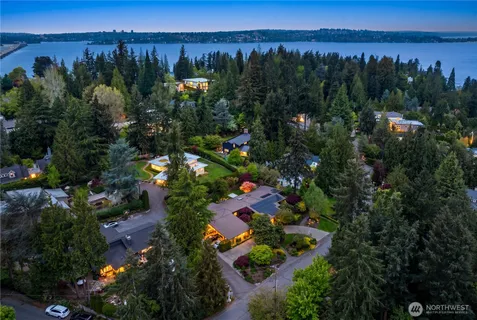 $5,300,000 | 3215 78th Place Northeast, Medina, WA 98039