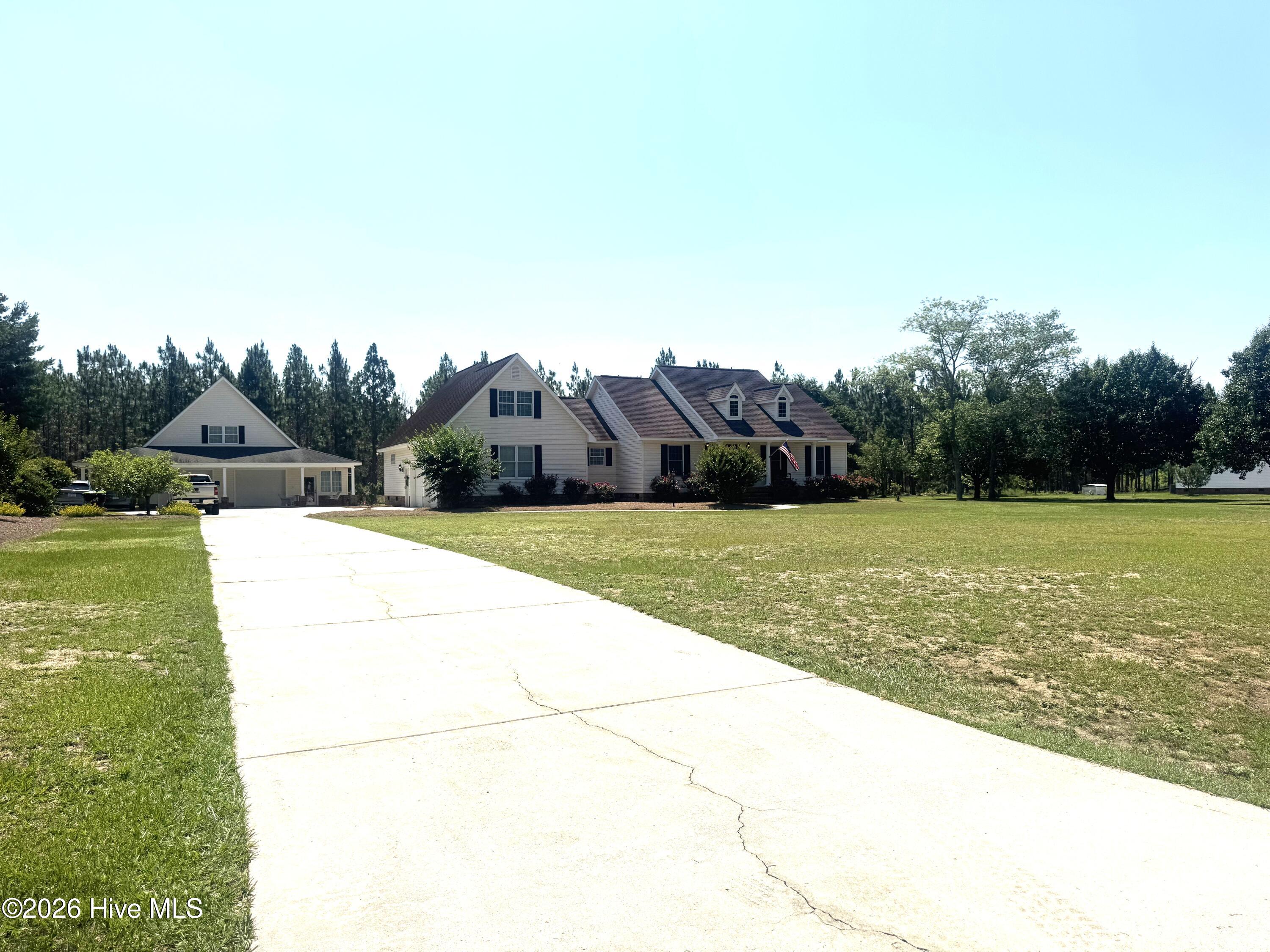 727 Mt Olive Road Bladenboro, NC 28320 - Photo 3 of 52