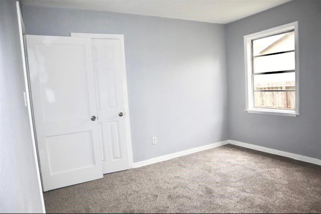 5122 Higgins Street Houston, TX 77033 - Photo 6 of 9 an empty room with windows