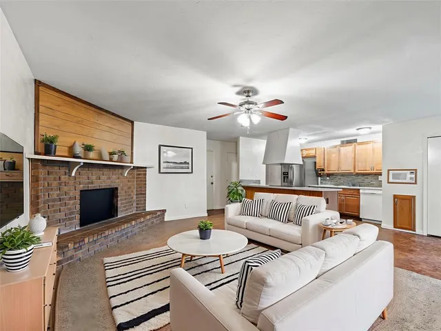 $295,000 | 724 Sunny Slope Drive, Allen, TX 75002