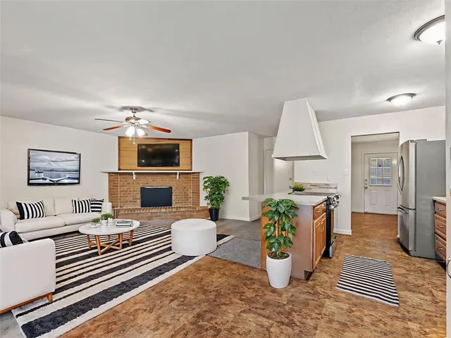 $295,000 | 724 Sunny Slope Drive, Allen, TX 75002