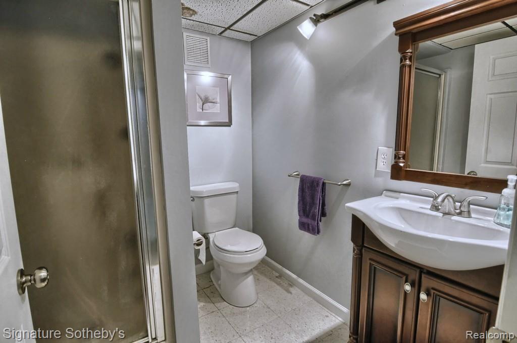 5779 Lochmoor Court Rochester, MI 48306 - Photo 31 of 36 Finished_Lower_Level_Bathroom.jpg