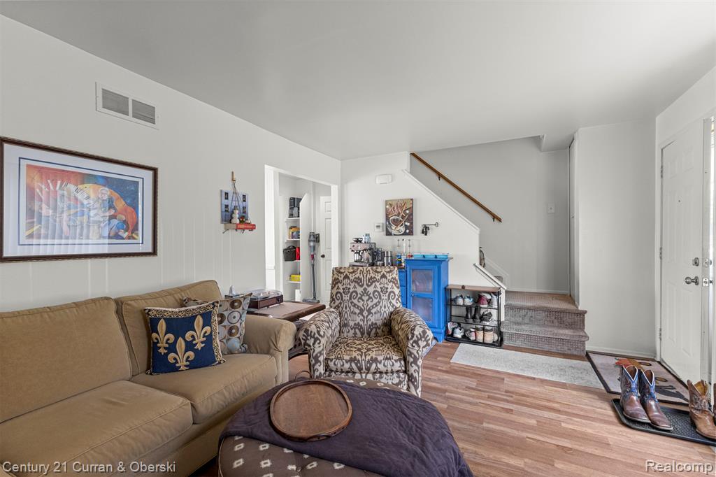 11706 Riverside Drive Plymouth, MI 48170 - Photo 7 of 33