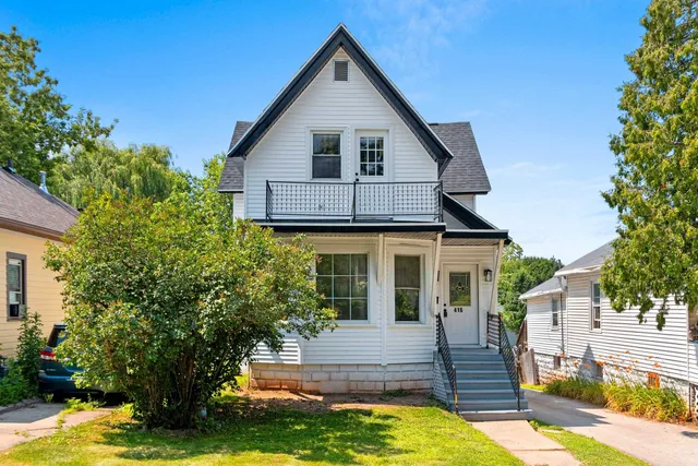 $209,900 | 416 South Van Buren Street, Green Bay, WI 54301