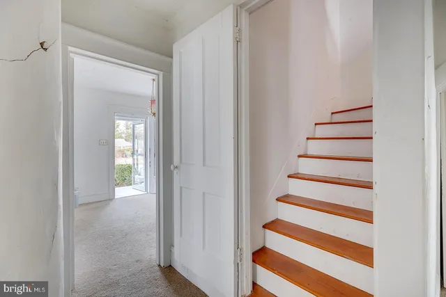 a view of entryway with a front door