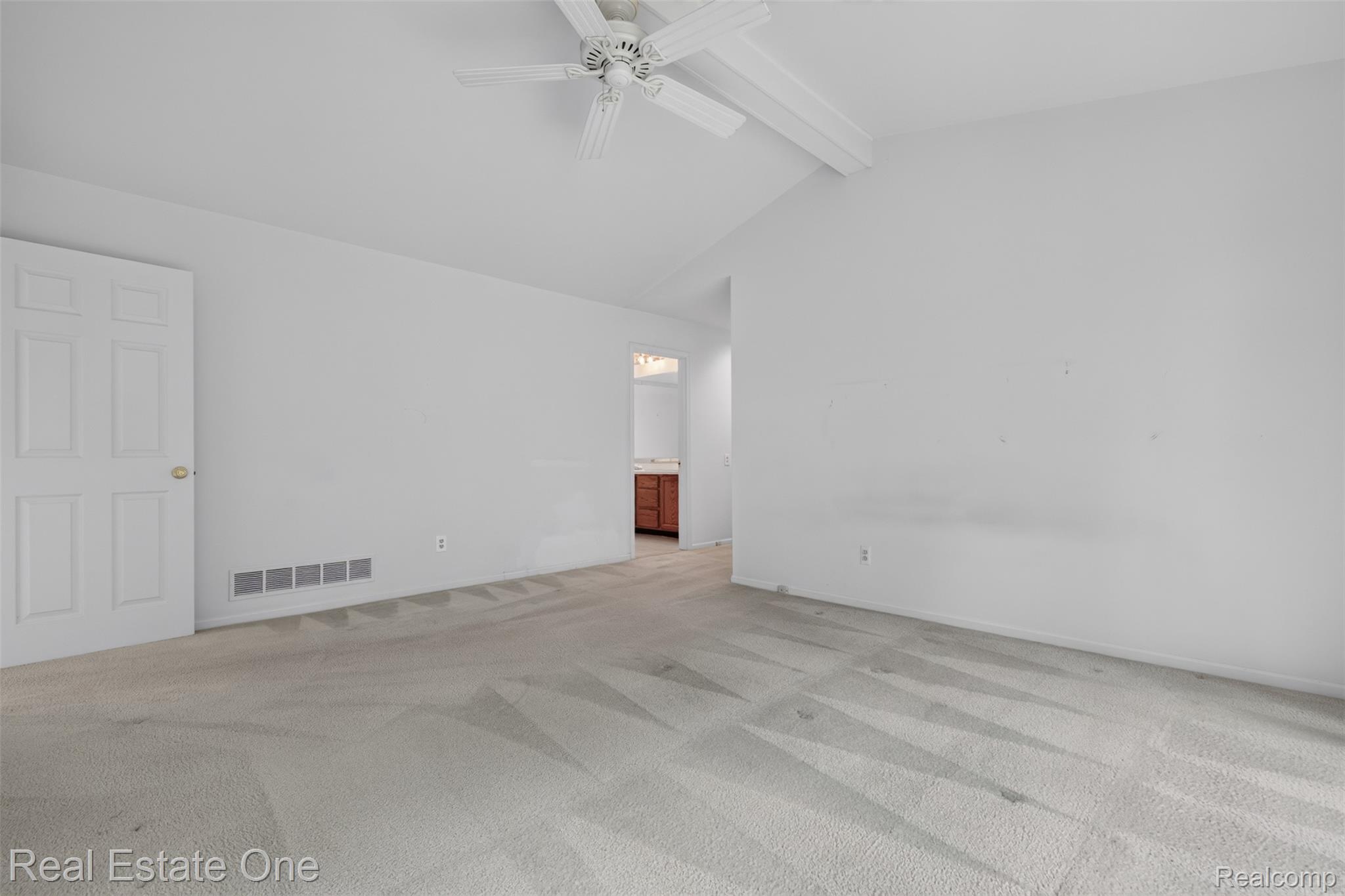 3400 Wedgewood Drive Rochester, MI 48306 - Photo 32 of 49 30) Primary Suite.jpg