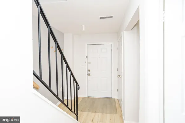 $3,350 | 933 South Rolfe Street, Unit 2, Arlington, VA 22204