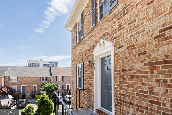 $3,350 | 933 South Rolfe Street, Unit 2, Arlington, VA 22204