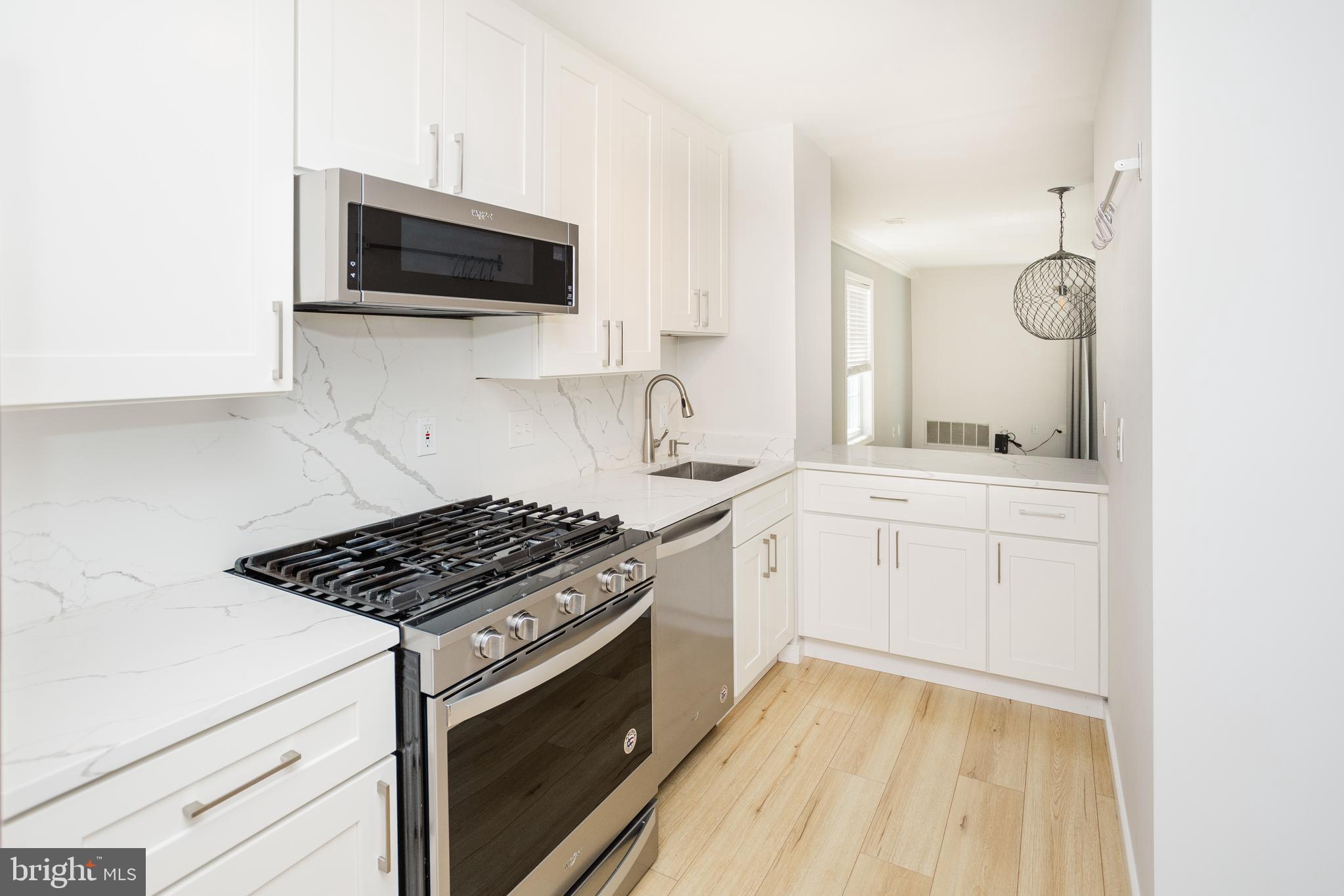 933 South Rolfe Street, Unit 2 Arlington, VA 22204 - Photo 5 of 26