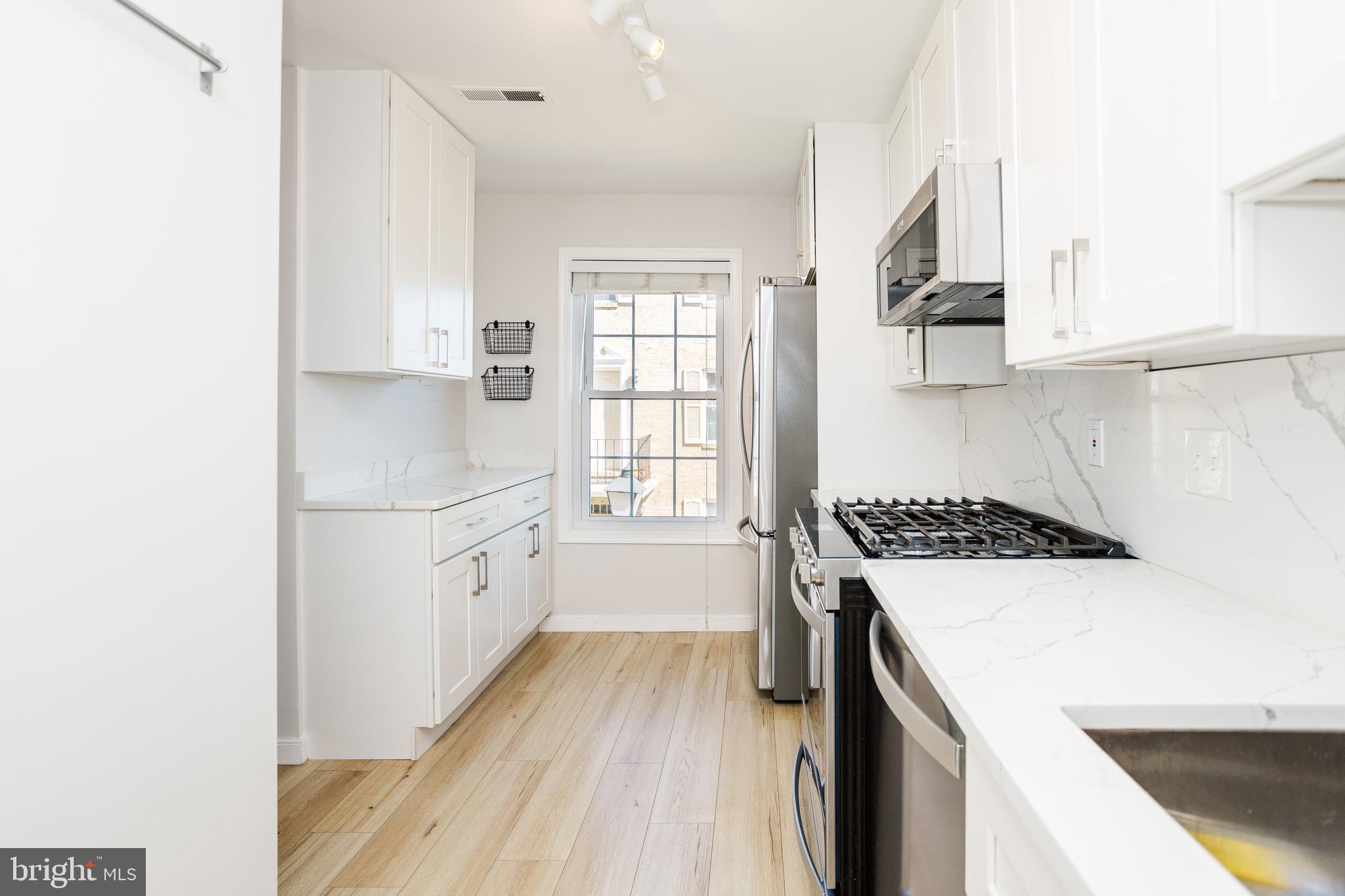 933 South Rolfe Street, Unit 2 Arlington, VA 22204 - Photo 6 of 26