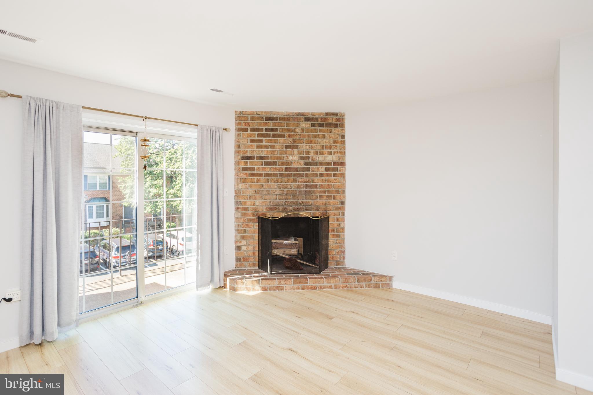 933 South Rolfe Street, Unit 2 Arlington, VA 22204 - Photo 9 of 26