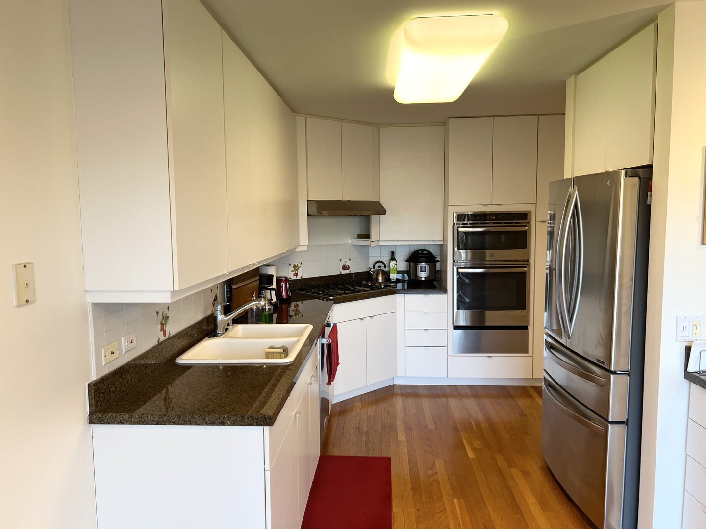 353 Milford Road Deerfield, IL 60015 - Photo 6 of 19 a kitchen with a sink stove and refrigerator