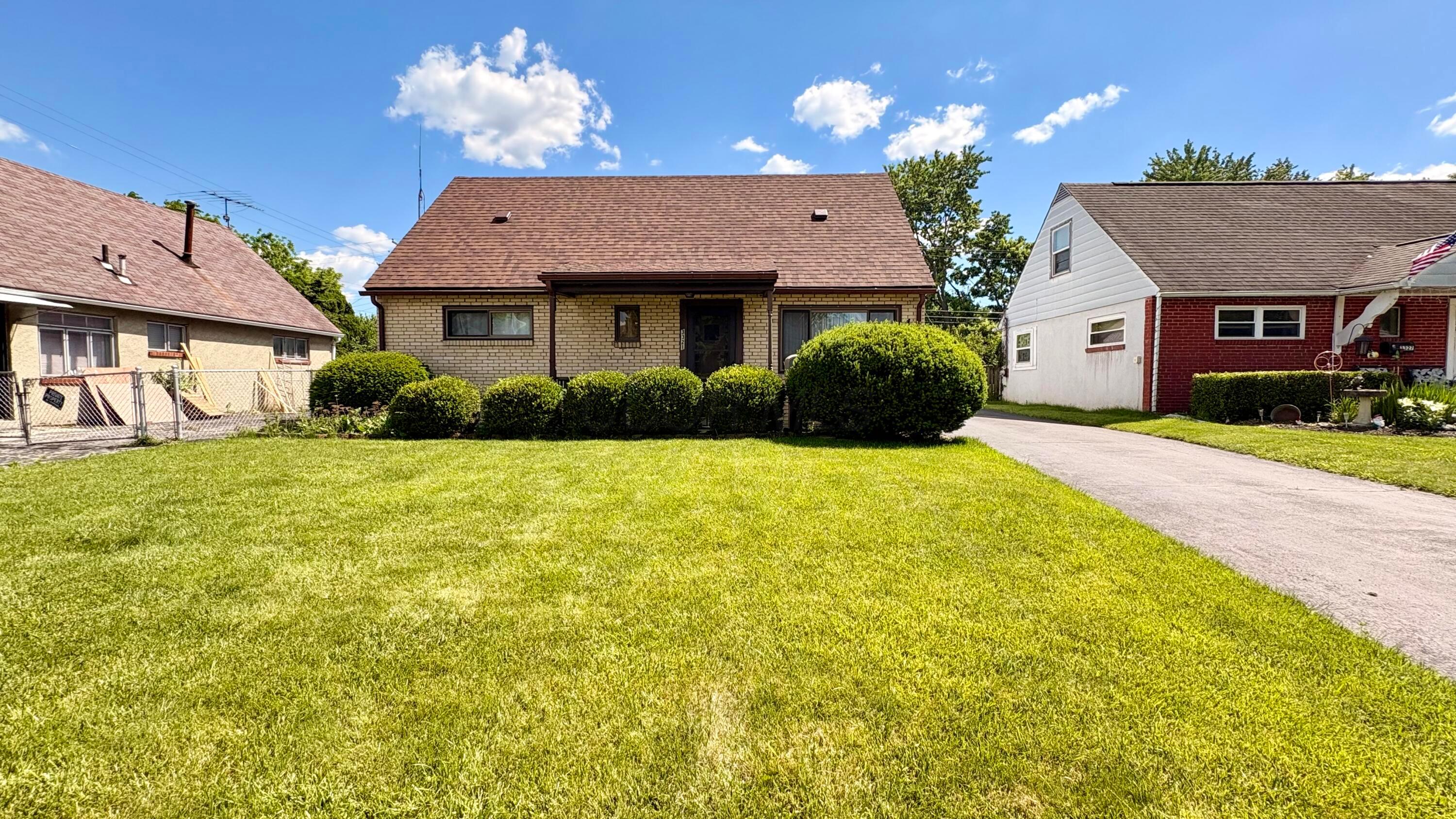 3321 Eakin Road Columbus, OH 43204 - Photo 2 of 21