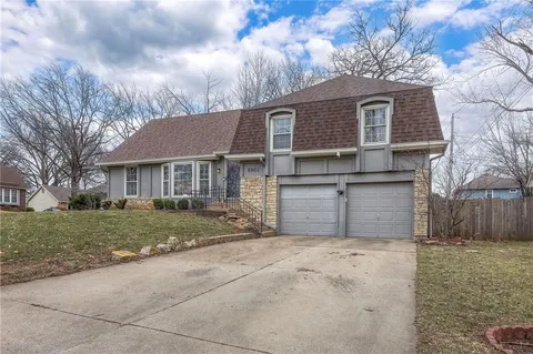 $399,900 | 9901 Taylor Drive, Overland Park, KS 66212