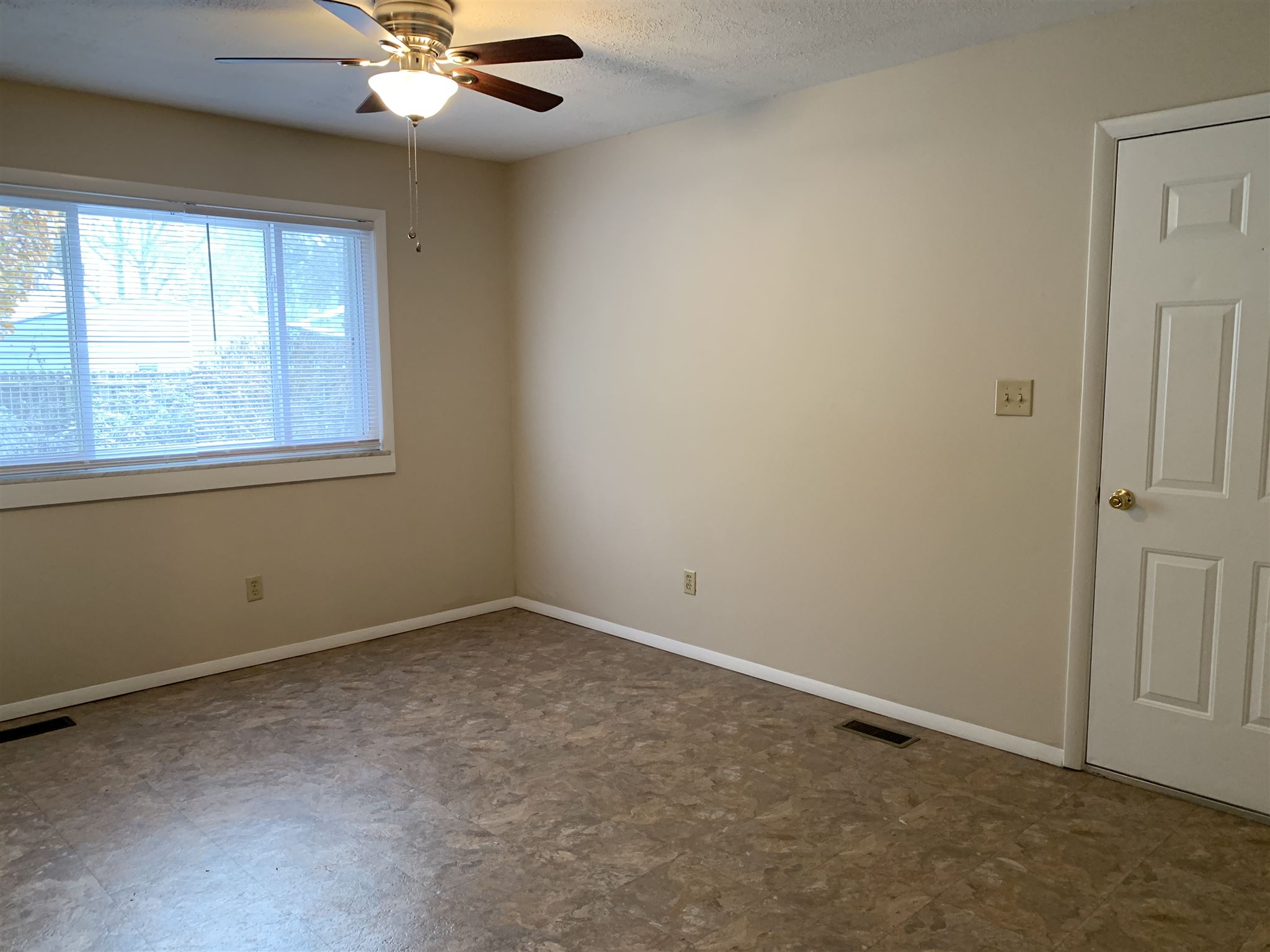 805 East Washington Center Road Fort Wayne, IN 46825 - Photo 3 of 19 Gallery Image 3