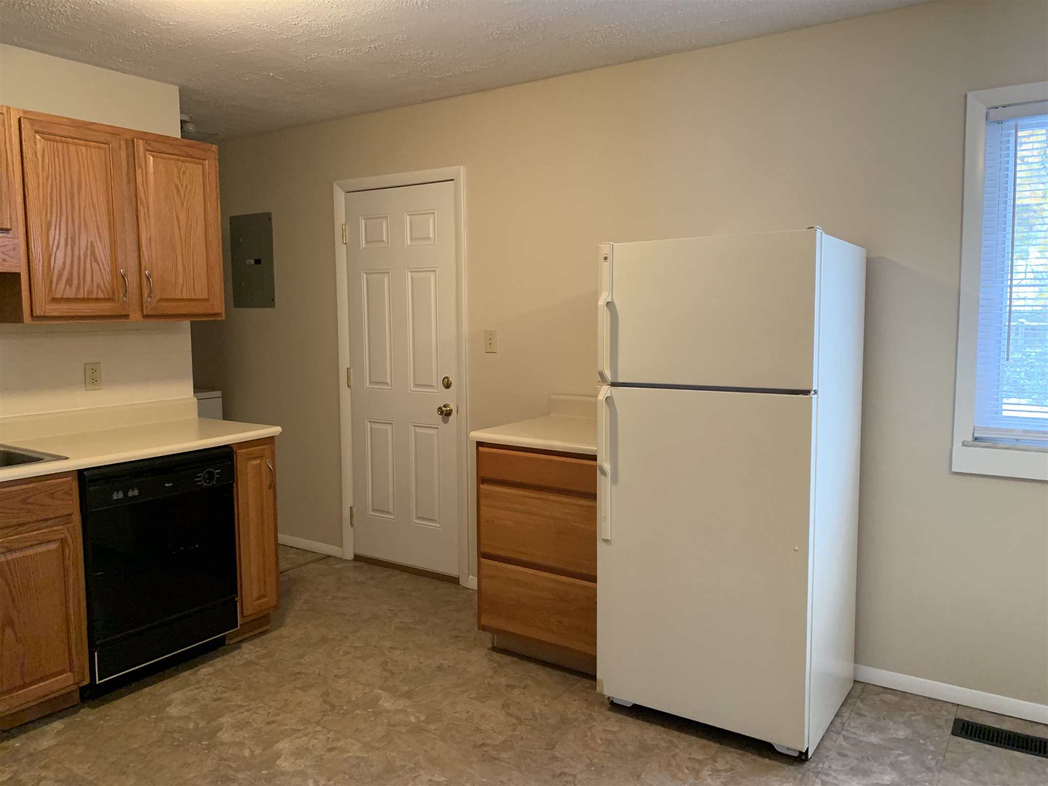 805 East Washington Center Road Fort Wayne, IN 46825 - Photo 7 of 19 Gallery Image 7