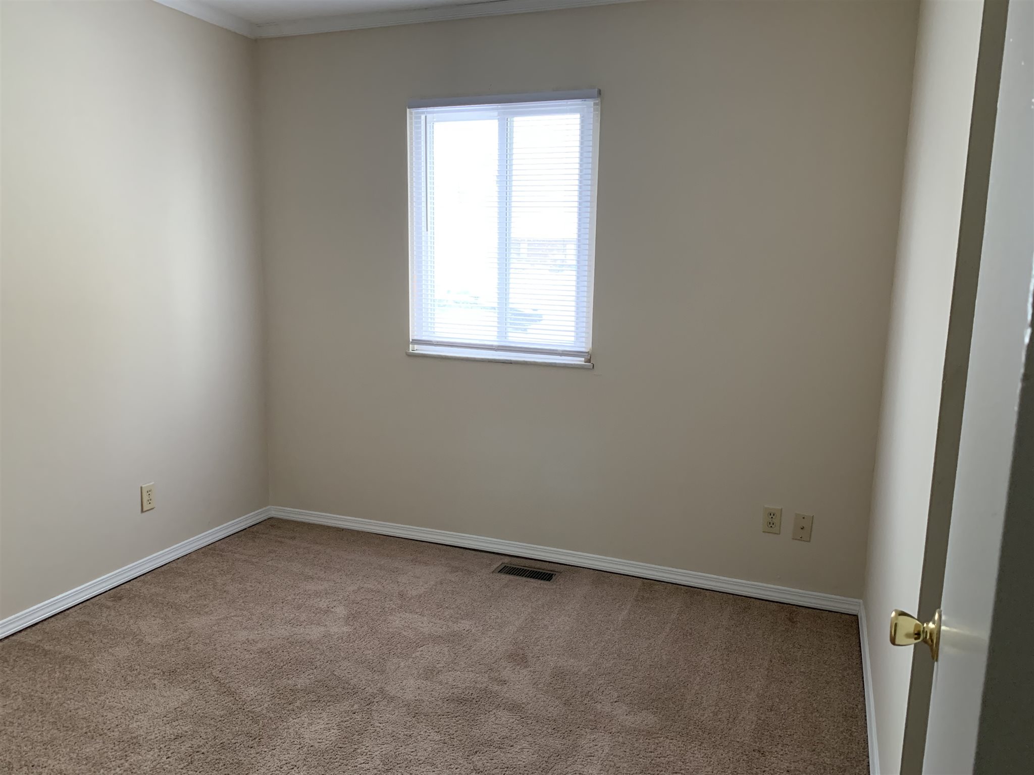 805 East Washington Center Road Fort Wayne, IN 46825 - Photo 9 of 19 Gallery Image 9