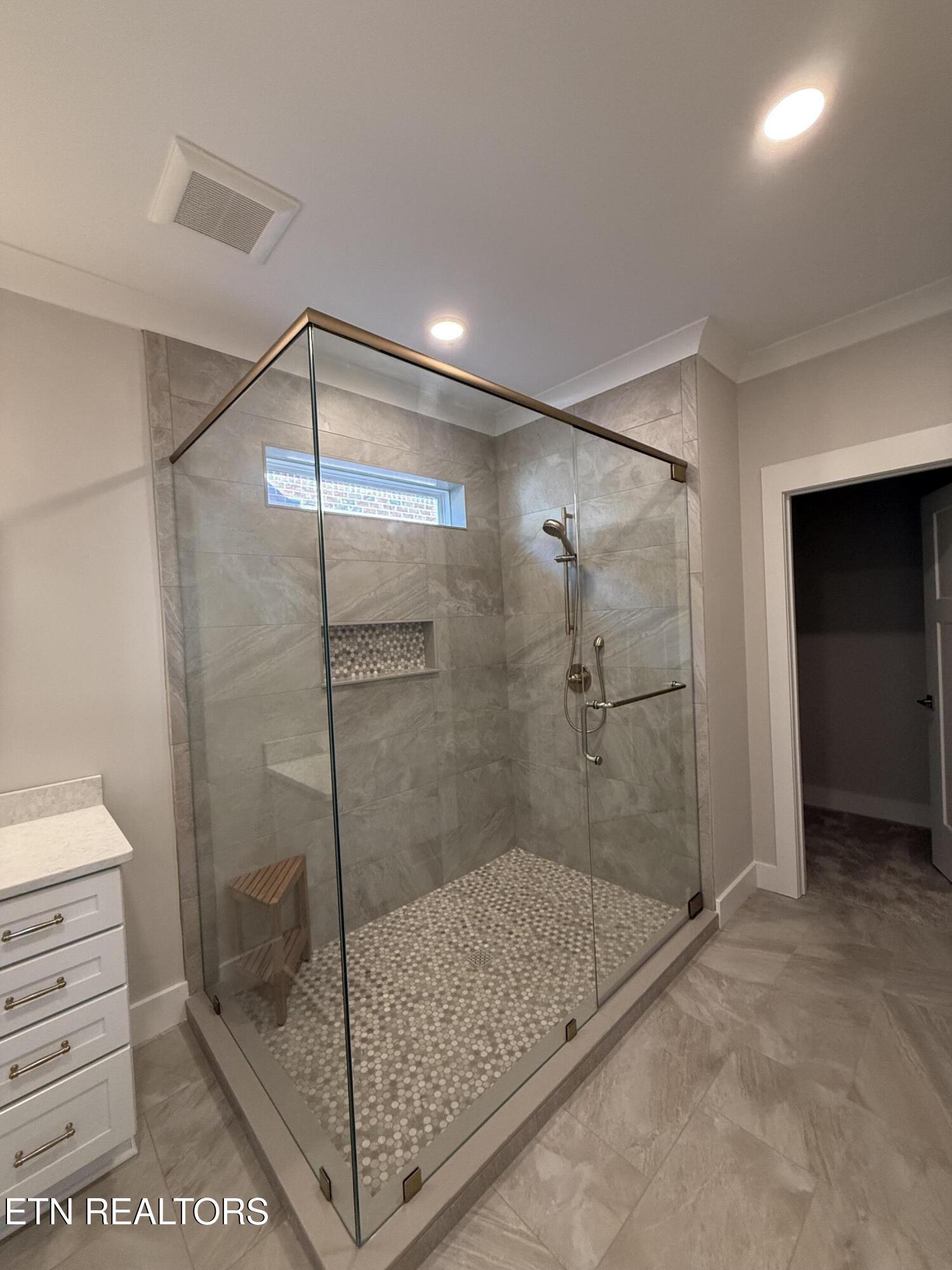 85 Royal Troon Circle Oak Ridge, TN 37830 - Photo 21 of 60 Master Bath Shower #2