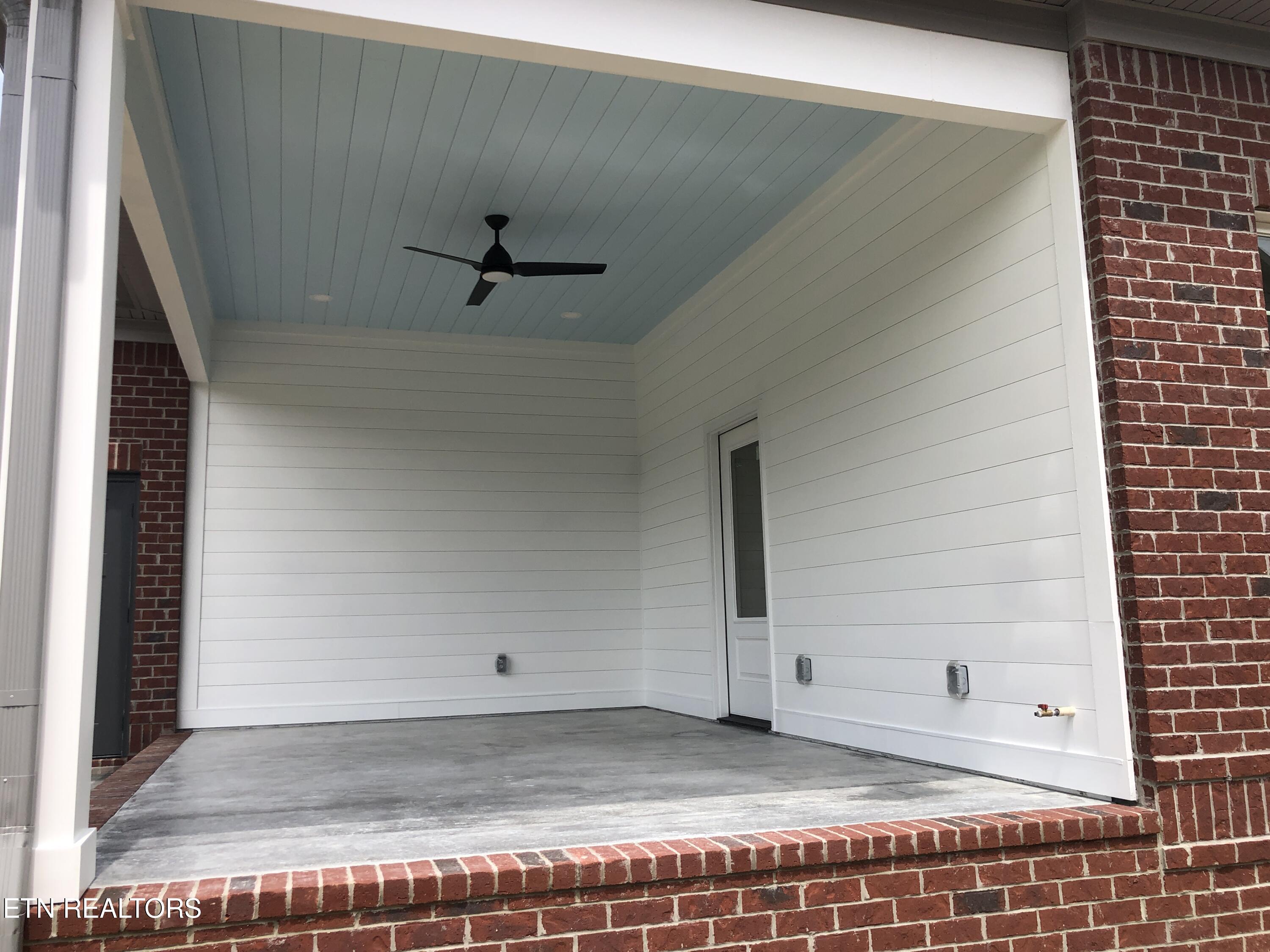 85 Royal Troon Circle Oak Ridge, TN 37830 - Photo 33 of 60 Large Covered Porch