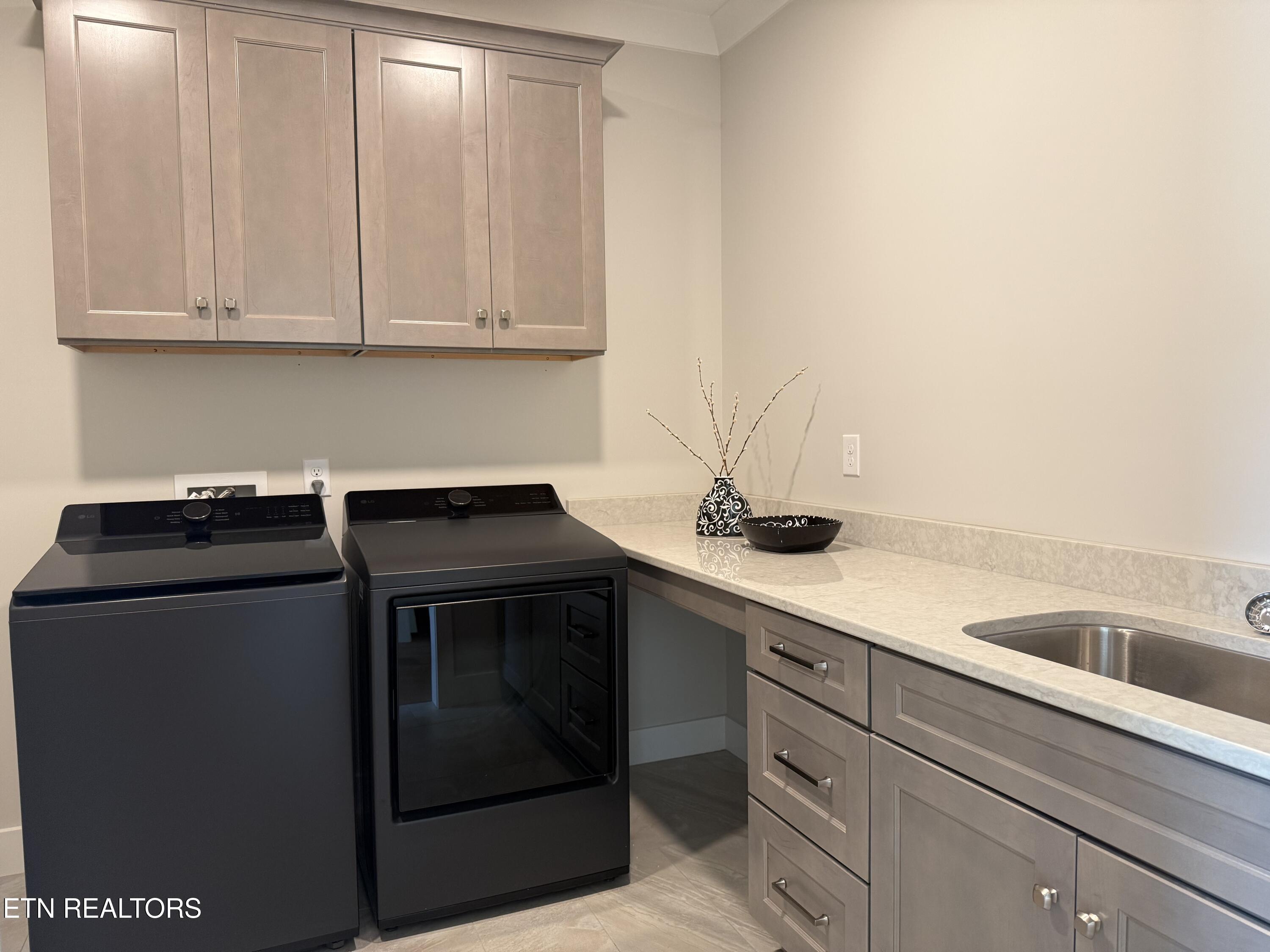 85 Royal Troon Circle Oak Ridge, TN 37830 - Photo 34 of 60 Laundry Room